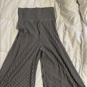 Cute black & white long gaucho pants! comfortable